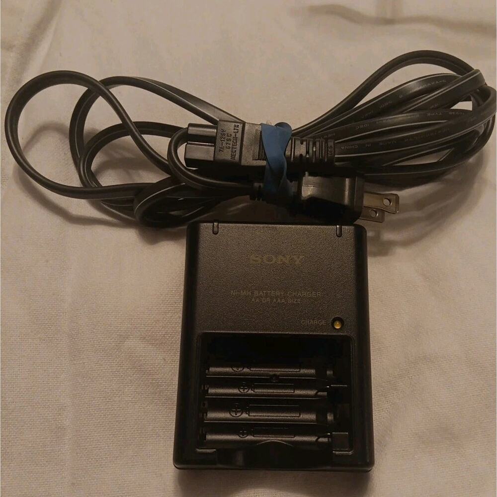 Authentic Sony Ni-MH AA or AAA Size BC-CS2A Battery Charger Double AA Triple AAA